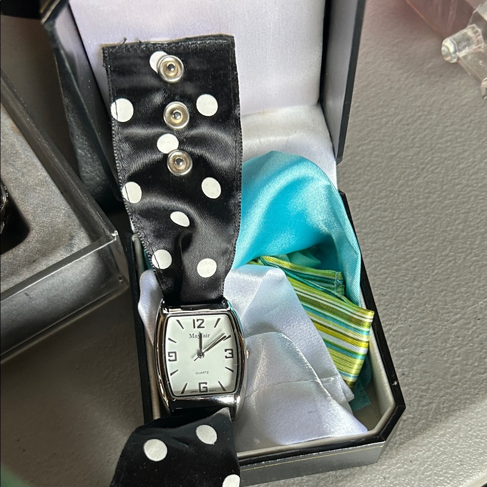Ribbon bracelet Watch with White Dial 4 different bands